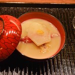 Kamakura Kitajima - 相模湾産イバラガニモドキと三浦大根、焼き餅の白味噌仕立て