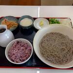 越前そば笑遊 - 越前(温そば) 釜揚げそば (中) (税込)700円 と 黒米ごはん (税込)100円 (2023.01.21)