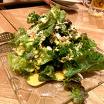 餃子といえば芭莉龍 - ケールと木の実のサラダ ¥858 (税込)