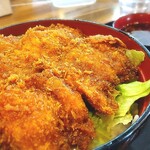 そば処 日本ばし - 鮪かつ丼(￥1000)。写真は串刺しの状態。