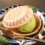 糯米饼冰淇淋(浓厚宇治抹茶，浓厚冲绳黑糖)