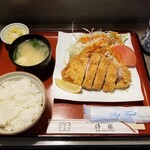 仔豚 - ロースかつ定食。