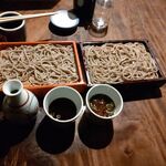 喜庵 - ●日本酒呉春熱燗1合 900+もり蕎麦 食比べ２種。(普通のもり蕎麦1枚 900)+(追加1枚 真蕎麦10割蕎麦900+300=1200)=3,000円