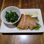 なんくる食堂 - お通し　菜の花の辛子和え、鶏肉の味噌漬け　アーサーの玉子焼き