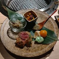 和牛 まつした 吟匠邸 - ●日本三大和牛会席お任せ焼肉コース 17,000円+生ﾋﾞｰﾙ850円X2+ｽﾊﾟｰｸﾘﾝｸﾞﾜｲﾝ6,000円=24,700円