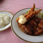 ボンジュール - チキンソテーと海老フライのランチ