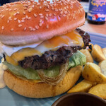 Louis Hamburger Restaurant - タルタルチーズバーガー1760円　タルタルは偉大ですね、このバーガーにもマッチしてます！