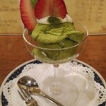 トマト - 抹茶のアイスクリーム