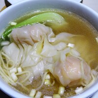 老香港酒家京都 - 海老ワンタン麺（半分に分けてくれました。）
