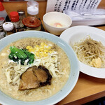 ラーメン たかはし - 冬味噌ラーメン、野菜、ニンニク、温玉バターライス付