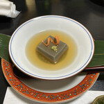 和食料理 和ごころ いなほ - お通し　本葛の胡麻豆腐で旨出汁掛け