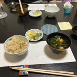 和食料理 和ごころ いなほ - 炊き込みご飯と自家製味噌の汁物
