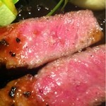 褐色和牛のポアレ　黒トリュフソース