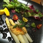 茹で上げ国産ホワイトアスパラガス　紫ウニのタルタルソース