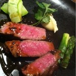 ビストロ・オー・ド・スルス - 褐色和牛のポアレ　黒トリュフソース