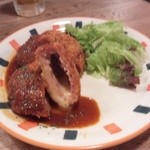 チーズinミンチカツ自家製デミソース（680円）