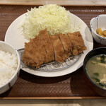 かつ庵 - 黒豚ロースカツ定食　1,030円(税込)