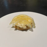 フロリレージュ - 檸檬。檸檬のパイの上にクリームと甘く漬けられた檸檬をのせて。