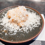 きう - 北海道　雲子のムニエル
      吉田牧場ハードチーズを削りかけて
      隠し味に原了閣の一味を使って