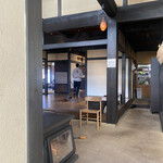 Mikuriya - 古老民宅風格的店內