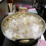 豚足のかどや - 何がいいのかな～～～。あの雰囲気なんでしょうね！
      
      ザ・昭和の店構えに台湾人（！？）スタッフが一生懸命仕事をしている所と
      持ち込みがOKという変わったところ。
      