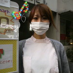 豚足のかどや - こちらはカドヤの隣のビルにあるマッサージ屋さんの女の子。
      