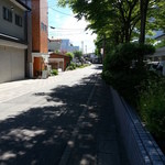 ゼロハチコーヒー - 外観1（手前が秋田駅側、左側オレンジの建物に08がある）