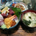 寿し　居酒屋　ひらの - 海鮮丼(月曜日は750円)