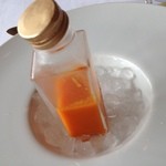 三浦で採れたニンジンの冷たいジュース