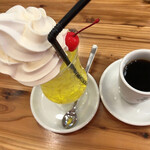 喫茶店 ピノキオ - レモンクリームソーダ、ドリップコーヒー