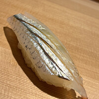 波濤 - かんぬきさいすの細魚。コイツは抜群の旨味でした。熟成はさせず、朝〆だったかな。熊切親方によれば、馴染みの有名鮨店の親方からもお墨付きをいただいた、とのことでした