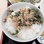 うどん日和 - 鮭わかめご飯