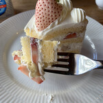 ラ・テイエ - 季節のフルーツショートケーキ、フォーク上げ