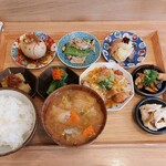 おともトごはん おかもト食堂 - 