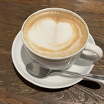 アルマド カフェ＆バー - カフェラテ