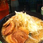 ラーメン107 - さ野菜入りチャーシュー追加