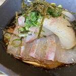Mokkei - 身厚な鯛の刺身は胡麻醤油漬け