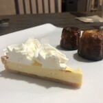 Assiette Dessert Maruyama - チーズケーキとカヌレを選択