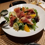 海鮮 イタリアンバル ルチアーノ - あの立派なオブジェから切り落とした生ハムのサラダです〰️‼️