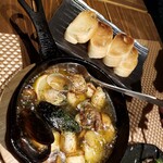 海鮮 イタリアンバル ルチアーノ - あさり、たこ、いか、海老、ムール貝、ニンニクにレモンそしてなんとポルチーニ茸とめちゃめちゃ具だくさんです〰️‼️