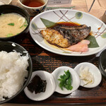 Koboke - 魚定食　ポットで温かいほうじ茶の提供あり