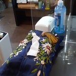 趙の飲茶 888 - テーブル上には、ティッシュとウェットティッシュ、消毒用アルコールがおかれています。おしぼり出されませんが、こちらを使わせてもらってます。