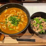 うどん 咲花善伝 - 肉うどん黄(鶏カレー)＋おつまみ黒