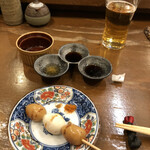 一十 - うずらもこんなにカラフルな串にタレの器も凝ってきました。もう一本頼みたい。