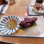 立呑み 晩杯屋 - くじら刺し310円