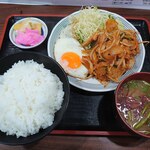 味処花しょく - 豚キムチ　ごはん大盛り（￥935）