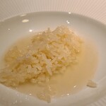 蒼 - ⑭地頭鶏(宮崎県産、12ヶ月特別飼育)&蛤の出汁リゾット
      最後はシンプルな鶏&蛤の出汁のリゾットは硬めの炊き上がりで好み
      もっと動物っぽいかと思ったけどやはり蒼さんらしい澄んだ味わいでした