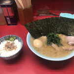 Suehiroya - チャーシュー麺 中盛り 1200円。海苔 100円、味玉 100円トッピング。ライス 150円。