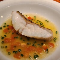 蒼 - ⑩炭火焼き白甘鯛(愛媛県八幡浜産、3kg)【炭火焼き→白甘鯛出汁で煮る→炭火焼き】のアクアパッツァ
                      聞き忘れたのですが多分、白甘鯛の出汁を使ってあるのだろう、スープもめちゃウマです