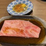 肉基地 黒貴 - うずら卵黄といくらにくぐらせて